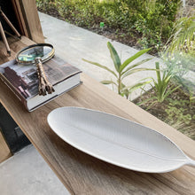 Load image into Gallery viewer, Long Leaf Wood Tray