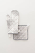 Load image into Gallery viewer, Keepsake Quilted Linen Oven Mitt + Potholder Set in Blue