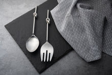 Load image into Gallery viewer, Knotted Metal Server Set