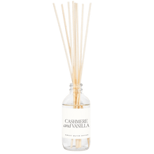 Load image into Gallery viewer, Cashmere and Vanilla Clear Reed Diffuser