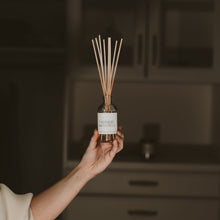 Load image into Gallery viewer, Cashmere and Vanilla Clear Reed Diffuser