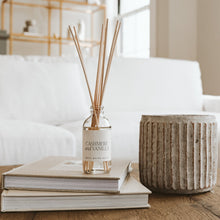 Load image into Gallery viewer, Cashmere and Vanilla Clear Reed Diffuser