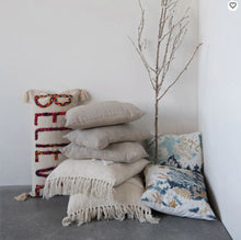 Load image into Gallery viewer, 20" Blend Punch Hook Pillow with Tassels