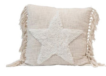 Load image into Gallery viewer, 20" Blend Punch Hook Pillow with Tassels