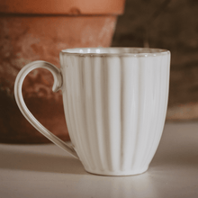 Load image into Gallery viewer, Scallop 20 oz Figural Coffee Mug
