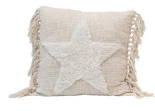 Load image into Gallery viewer, 20&quot; Blend Punch Hook Pillow with Tassels
